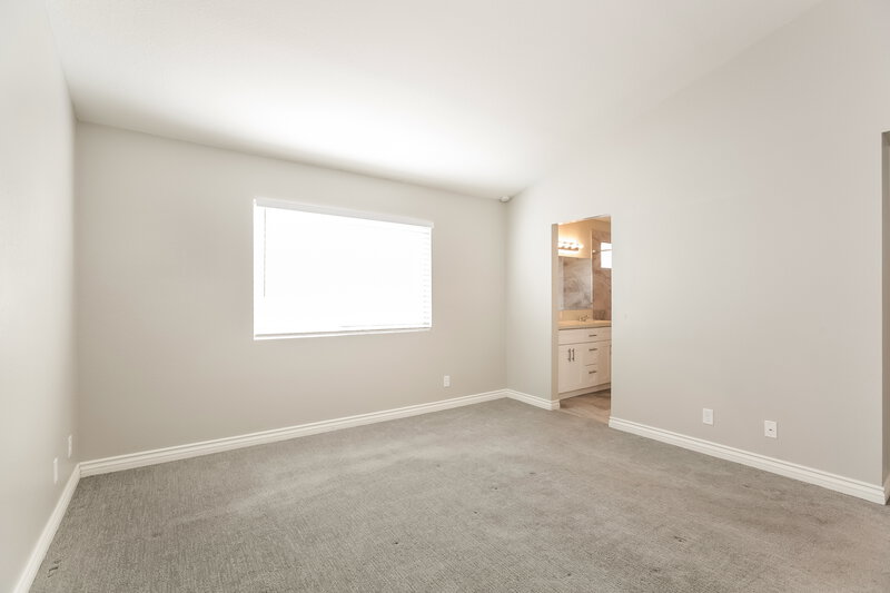 2,190/Mo, 5917 Hornbrook Ct Las Vegas, NV 89130 Main Bedroom View