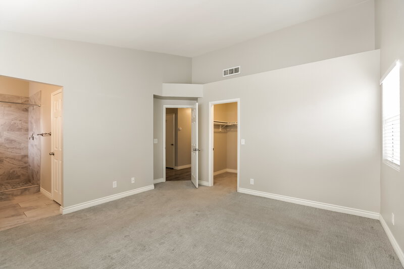 2,190/Mo, 5917 Hornbrook Ct Las Vegas, NV 89130 Main Bedroom View 2
