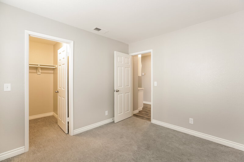 2,190/Mo, 5917 Hornbrook Ct Las Vegas, NV 89130 Bedroom View 2