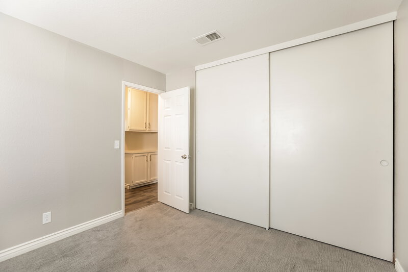 2,190/Mo, 5917 Hornbrook Ct Las Vegas, NV 89130 Bedroom View 4