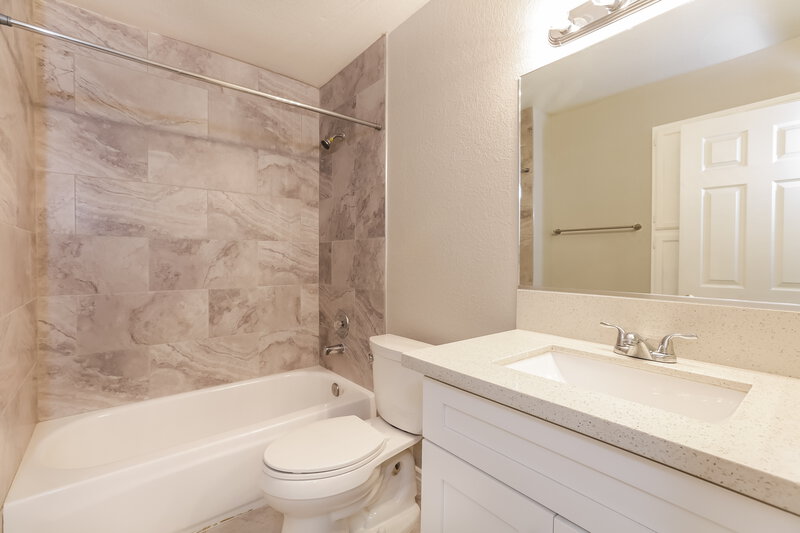 2,190/Mo, 5917 Hornbrook Ct Las Vegas, NV 89130 Bathroom View