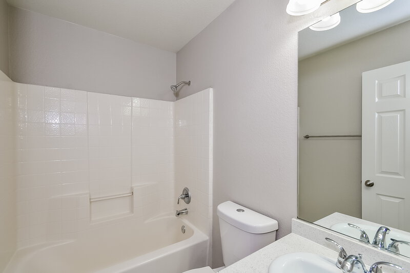 1,980/Mo, 5244 Jose Ernesto Street North Las Vegas, NV 89031 Main Bathroom View