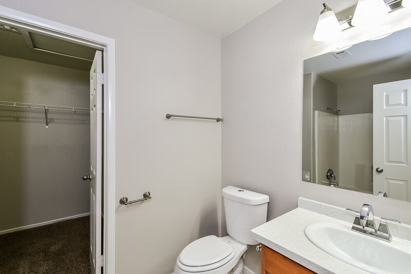 1,980/Mo, 5244 Jose Ernesto Street North Las Vegas, NV 89031 Bathroom View