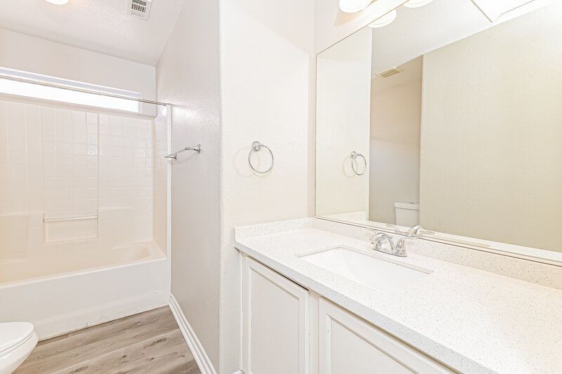 2,140/Mo, 5912 Crumbling Ridge Street Henderson, NV 89011 Main Bathroom View