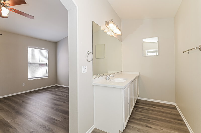 2,140/Mo, 5912 Crumbling Ridge Street Henderson, NV 89011 Main Bathroom View 2