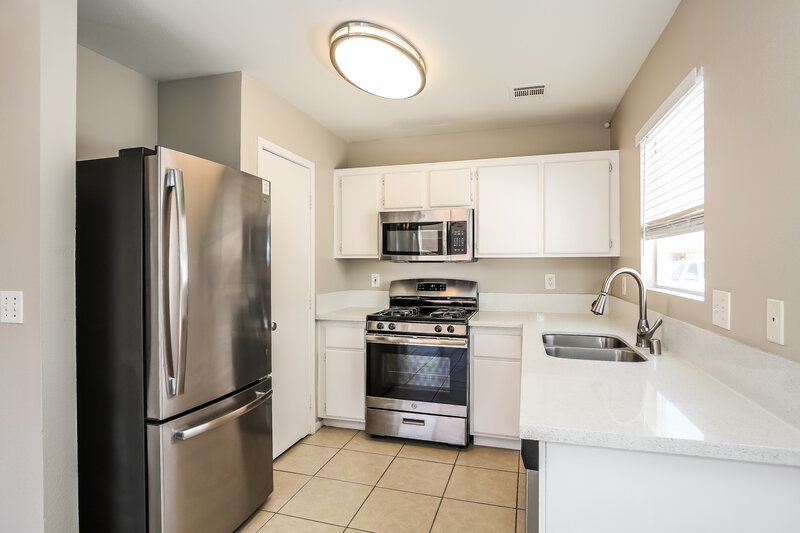 1,875/Mo, 3009 Honeysuckle Ave North Las Vegas, NV 89031 Kitchen View