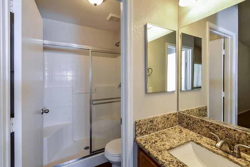 1,880/Mo, 5084 Jewel Canyon Drive Las Vegas, NV 89122 Main Bathroom View