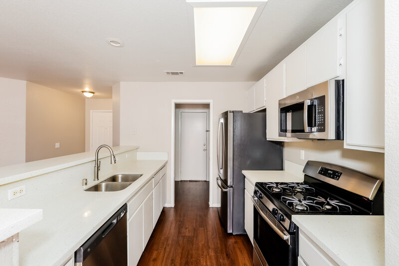 1,875/Mo, 5323 Sable Court North Las Vegas, NV 89031 Kitchen View