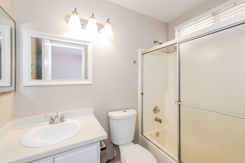 1,875/Mo, 5323 Sable Court North Las Vegas, NV 89031 Main Bathroom View
