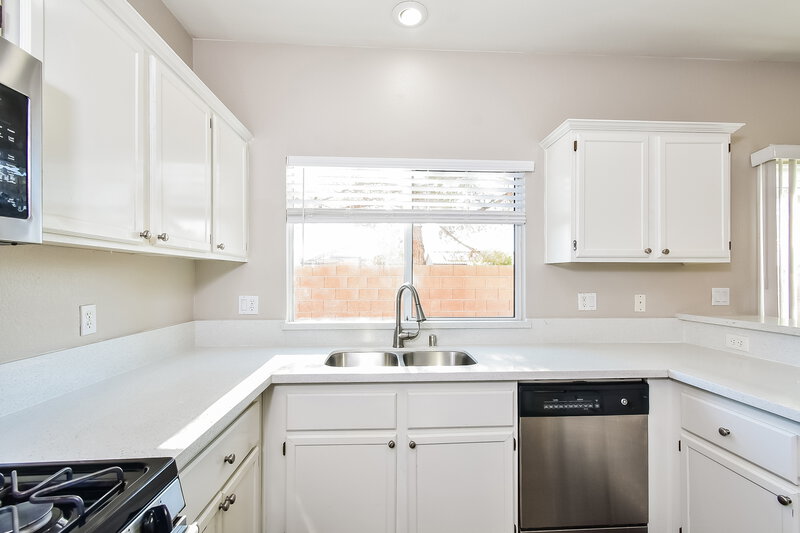 2,015/Mo, 6226 Standing Elm St North Las Vegas, NV 89081 Kitchen View