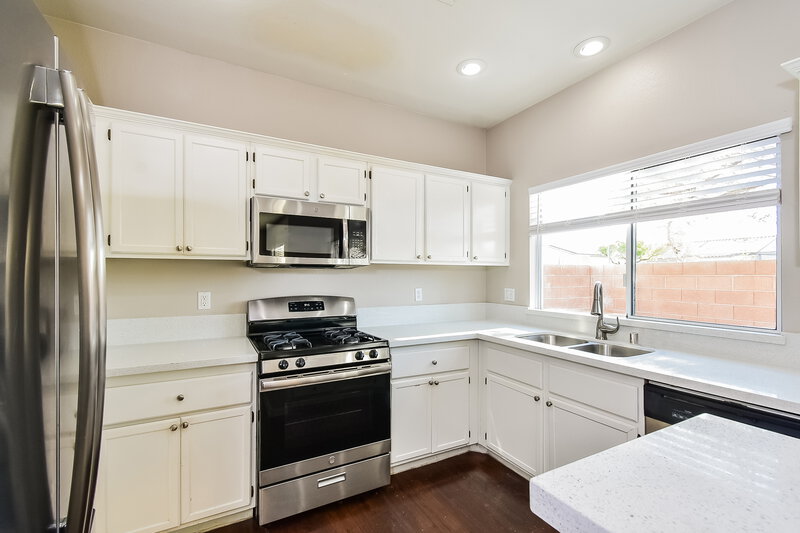 2,015/Mo, 6226 Standing Elm St North Las Vegas, NV 89081 Kitchen View 2