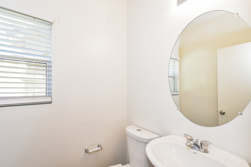 2,015/Mo, 6226 Standing Elm St North Las Vegas, NV 89081 Bathroom View