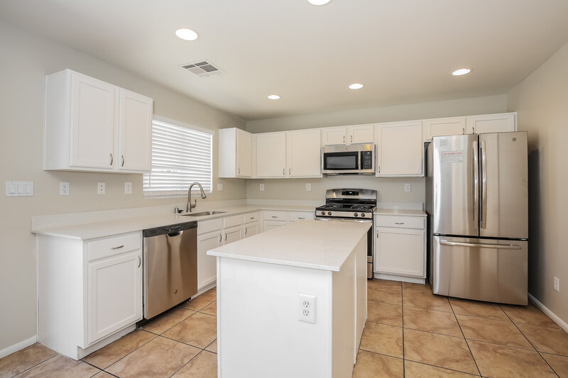 2,350/Mo, 5340 Chino Heights St North Las Vegas, NV 89081 Kitchen View