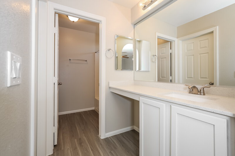 2,350/Mo, 5340 Chino Heights St North Las Vegas, NV 89081 Master Bathroom View