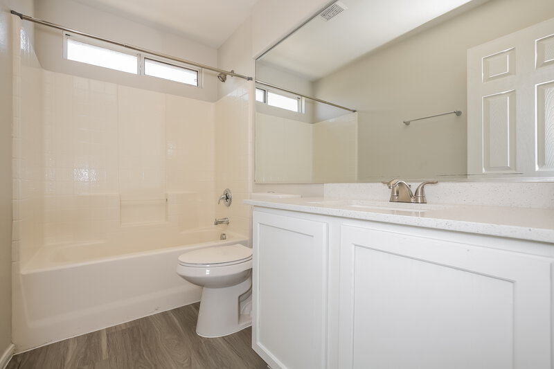 2,350/Mo, 5340 Chino Heights St North Las Vegas, NV 89081 Bathroom View