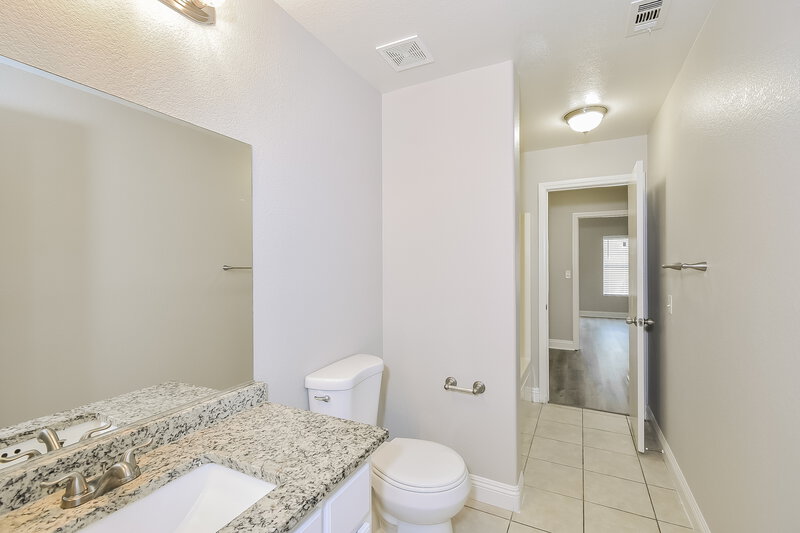 1,860/Mo, 4842 Drifting Pebble St North Las Vegas, NV 89081 Bathroom View