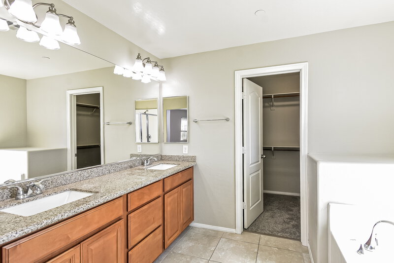 2,080/Mo, 9025 Refined Court Las Vegas, NV 89149 Main Bathroom View