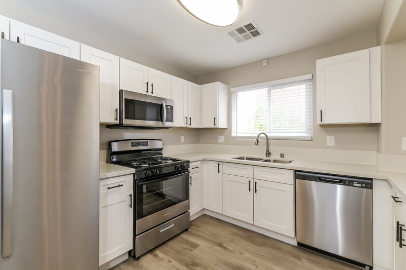 1,925/Mo, 6002 Aripeka Street Henderson, NV 89011 Kitchen View