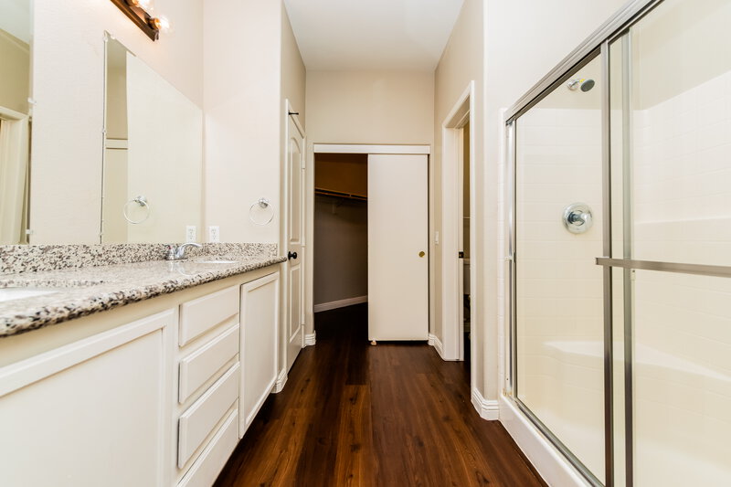 1,830/Mo, 7604 Certitude Avenue Las Vegas, NV 89131 Main Bathroom View