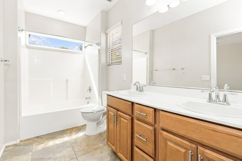 2,320/Mo, 9333 Flowering Tulip Ave Las Vegas, NV 89166 Primary Bathroom View