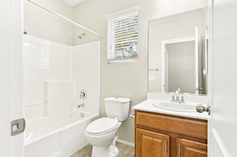 2,320/Mo, 9333 Flowering Tulip Ave Las Vegas, NV 89166 Bathroom View 2