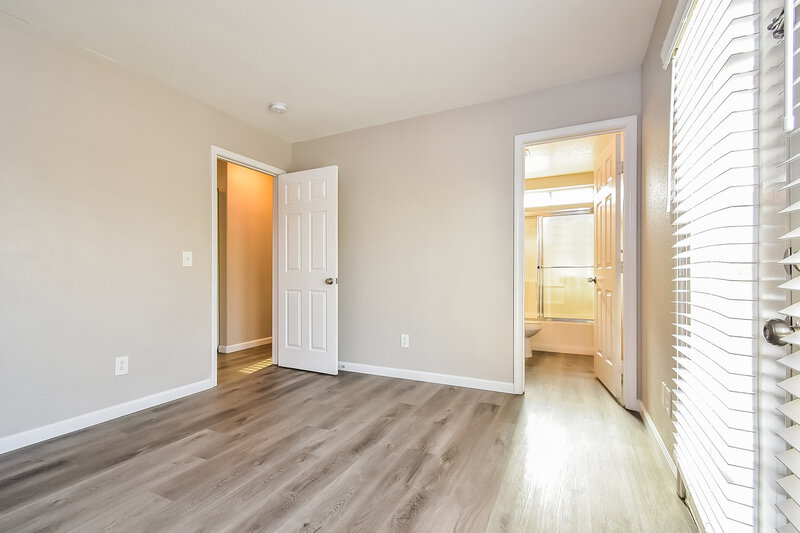2,160/Mo, 6017 Pebble Grey Lane Las Vegas, NV 89130 Main Bedroom View