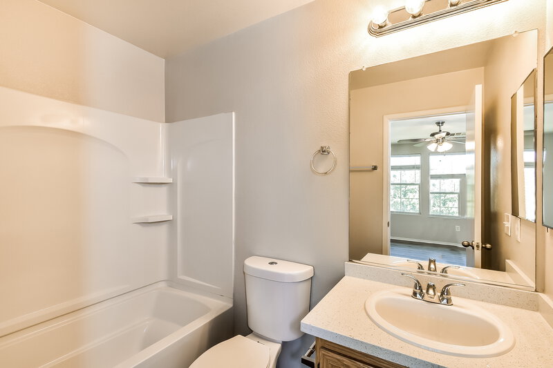 1,865/Mo, 4136 Buckland Ct Las Vegas, NV 89129 Main Bathroom View