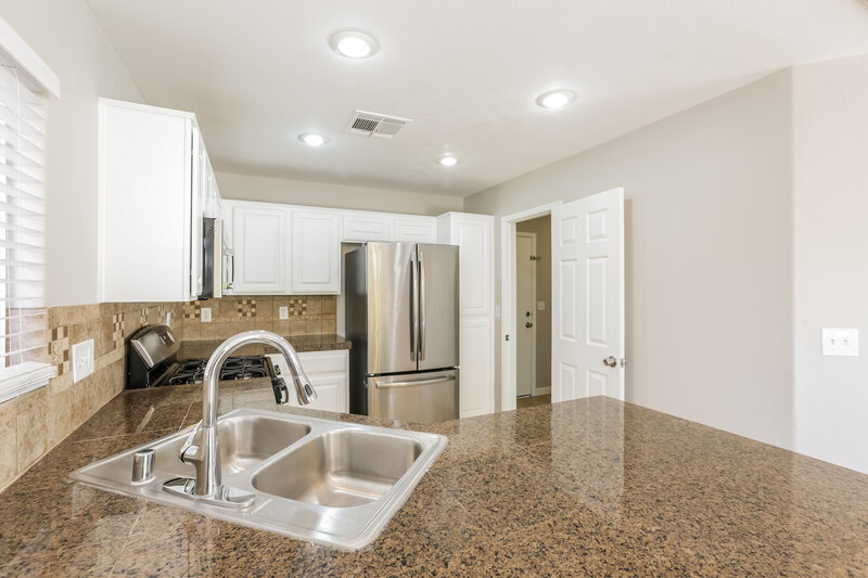 1,955/Mo, 5162 Dillingham Drive Las Vegas, NV 89122 Kitchen View