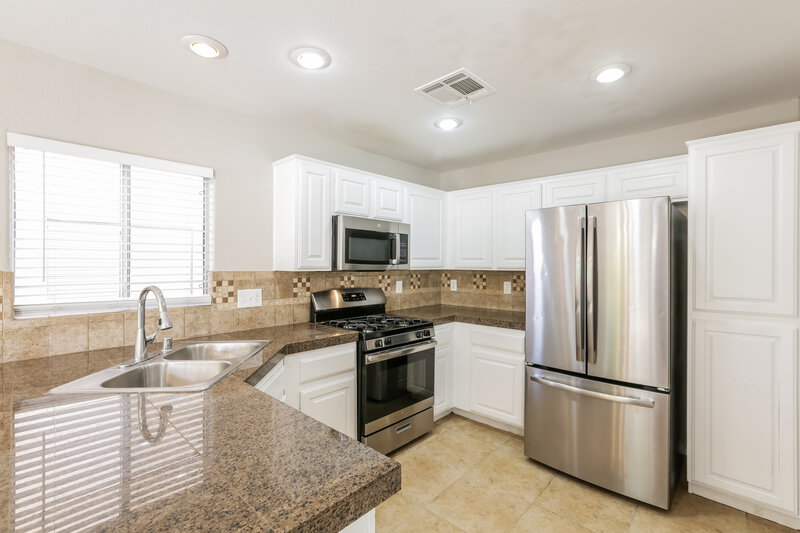 1,955/Mo, 5162 Dillingham Drive Las Vegas, NV 89122 Kitchen View 2