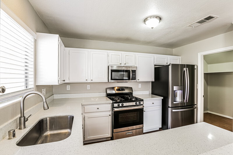 1,850/Mo, 2110 Big Boulder Drive North Las Vegas, NV 89031 Kitchen View