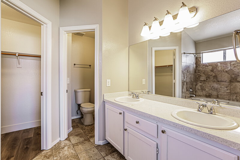1,850/Mo, 2110 Big Boulder Drive North Las Vegas, NV 89031 Main Bathroom View