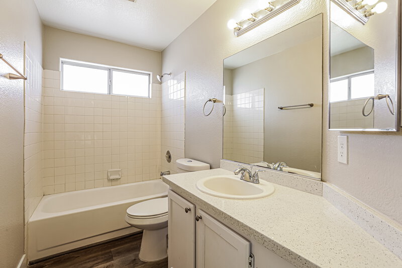1,850/Mo, 2110 Big Boulder Drive North Las Vegas, NV 89031 Bathroom View