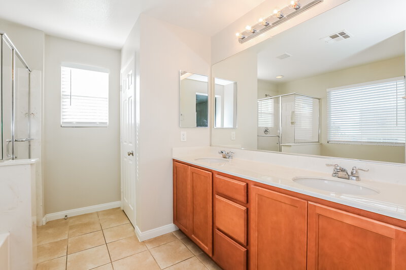 1,805/Mo, 7942 Bliss Hill Court Las Vegas, NV 89149 Main Bathroom View