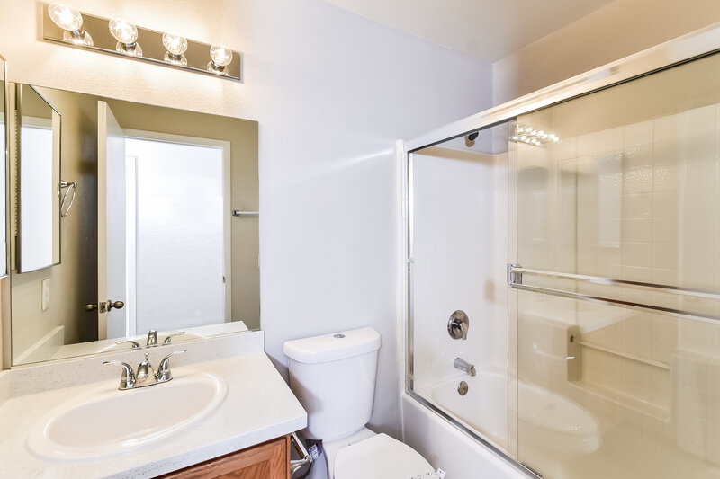 2,090/Mo, 4501 Lilac Field Ct North Las Vegas, NV 89031 Main Bathroom View