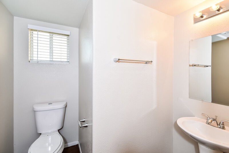 2,090/Mo, 4501 Lilac Field Ct North Las Vegas, NV 89031 Bathroom View