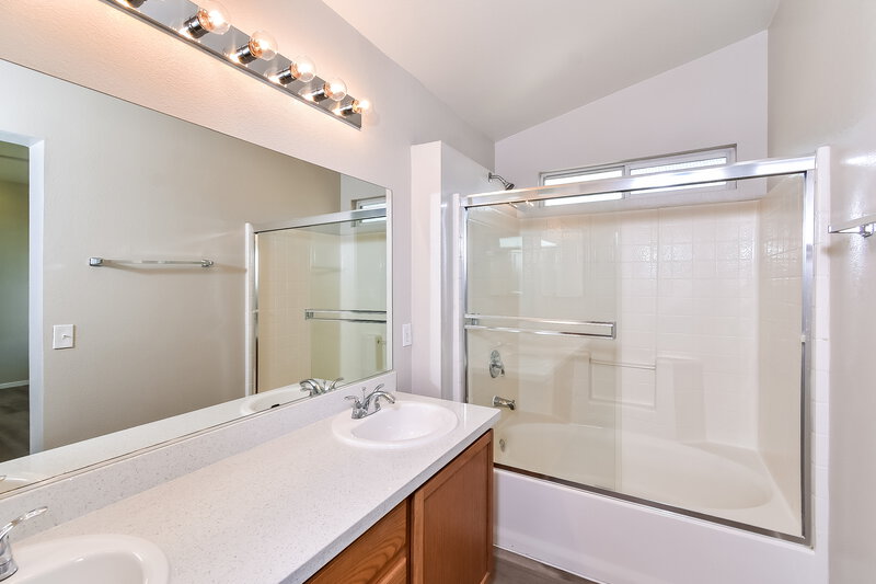 2,090/Mo, 4501 Lilac Field Ct North Las Vegas, NV 89031 Bathroom View 2
