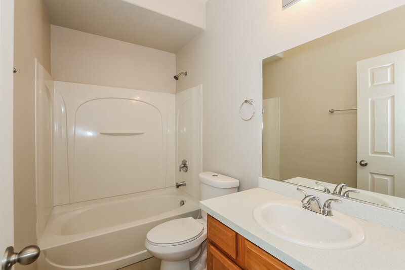 2,020/Mo, 6436 Butterfly Sky Street North Las Vegas, NV 89084 Bathroom View 2