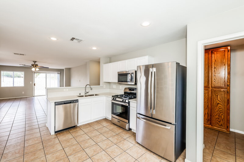 2,175/Mo, 881 Adobe Flat Dr Henderson, NV 89011 Kitchen View