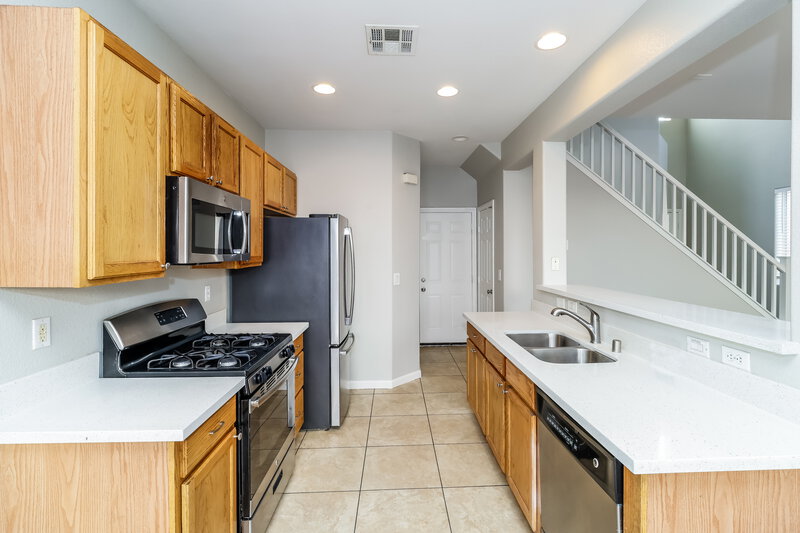 1,895/Mo, 5023 Sagelyn Street Las Vegas, NV 89122 Kitchen View 2