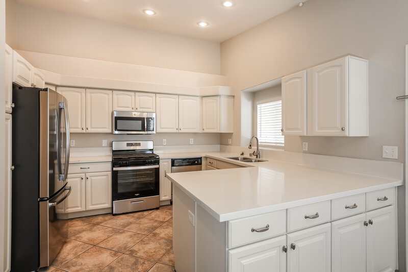 2,240/Mo, 2118 Marathon Keys Avenue North Las Vegas, NV 89031 Kitchen View