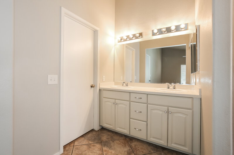 2,240/Mo, 2118 Marathon Keys Avenue North Las Vegas, NV 89031 Main Bathroom View