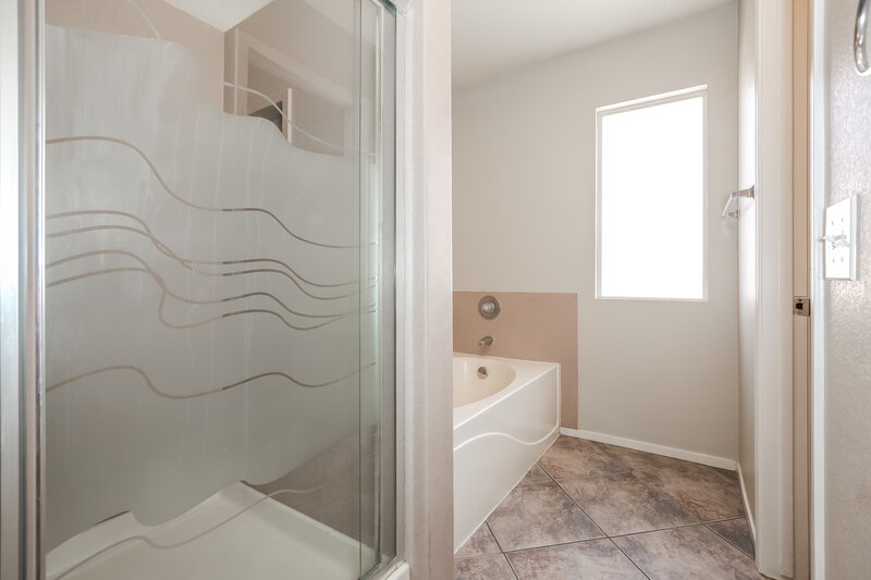 2,240/Mo, 2118 Marathon Keys Avenue North Las Vegas, NV 89031 Main Bathroom View 2