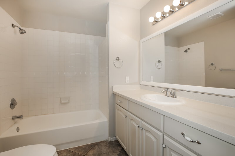 2,240/Mo, 2118 Marathon Keys Avenue North Las Vegas, NV 89031 Bathroom View