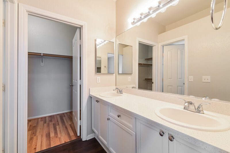 2,200/Mo, 1158 Stormy Valley Rd Las Vegas, NV 89123 Main Bathroom View