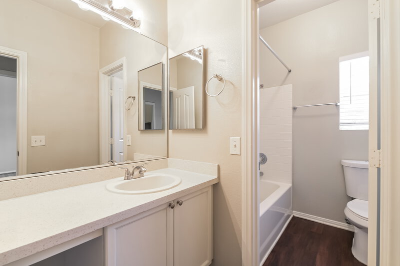 2,200/Mo, 1158 Stormy Valley Rd Las Vegas, NV 89123 Bathroom View