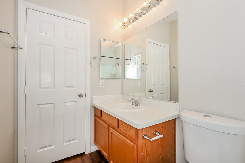 1,775/Mo, 6460 Hamilton Grove Ave Las Vegas, NV 89122 Main Bathroom View