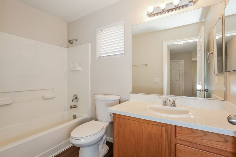1,775/Mo, 6460 Hamilton Grove Ave Las Vegas, NV 89122 Bathroom View