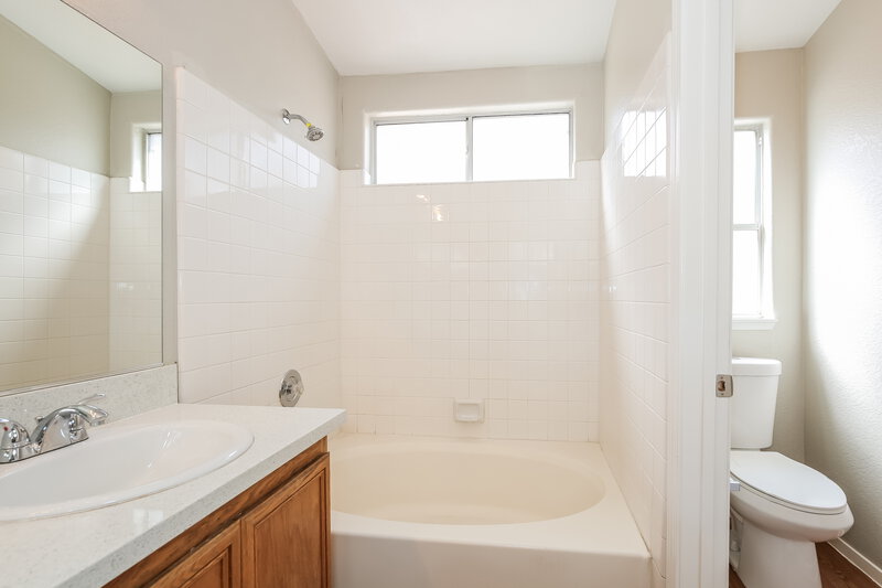 1,990/Mo, 4705 Wild Oak Way North Las Vegas, NV 89031 Bathroom View
