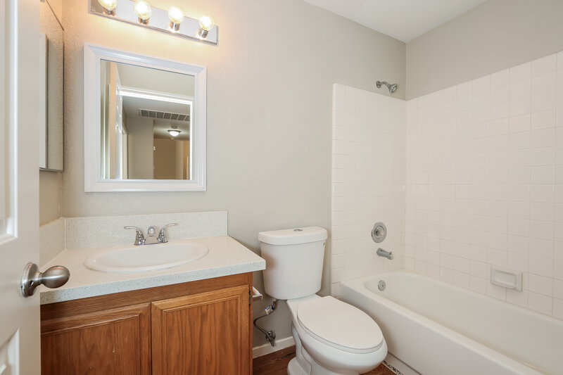 1,990/Mo, 4705 Wild Oak Way North Las Vegas, NV 89031 Bathroom View 2