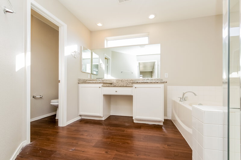 2,590/Mo, 8104 Finch Feather Street Las Vegas, NV 89143 Main Bathroom View